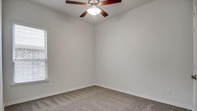 2020_10_26_06_43_21_246_tx-annatownsquare-400maverick-2956b-bedroom-3.jpg